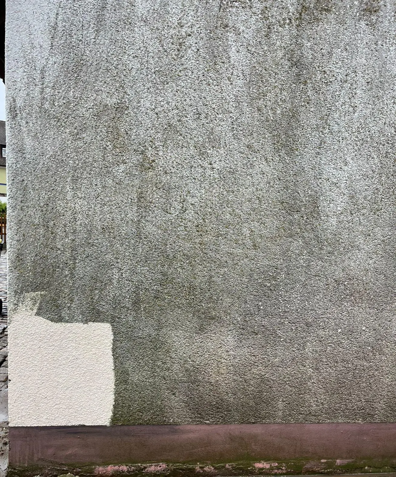 Putzfassade Reinigung Vorher-Nachher – SteinTec Bamberg
